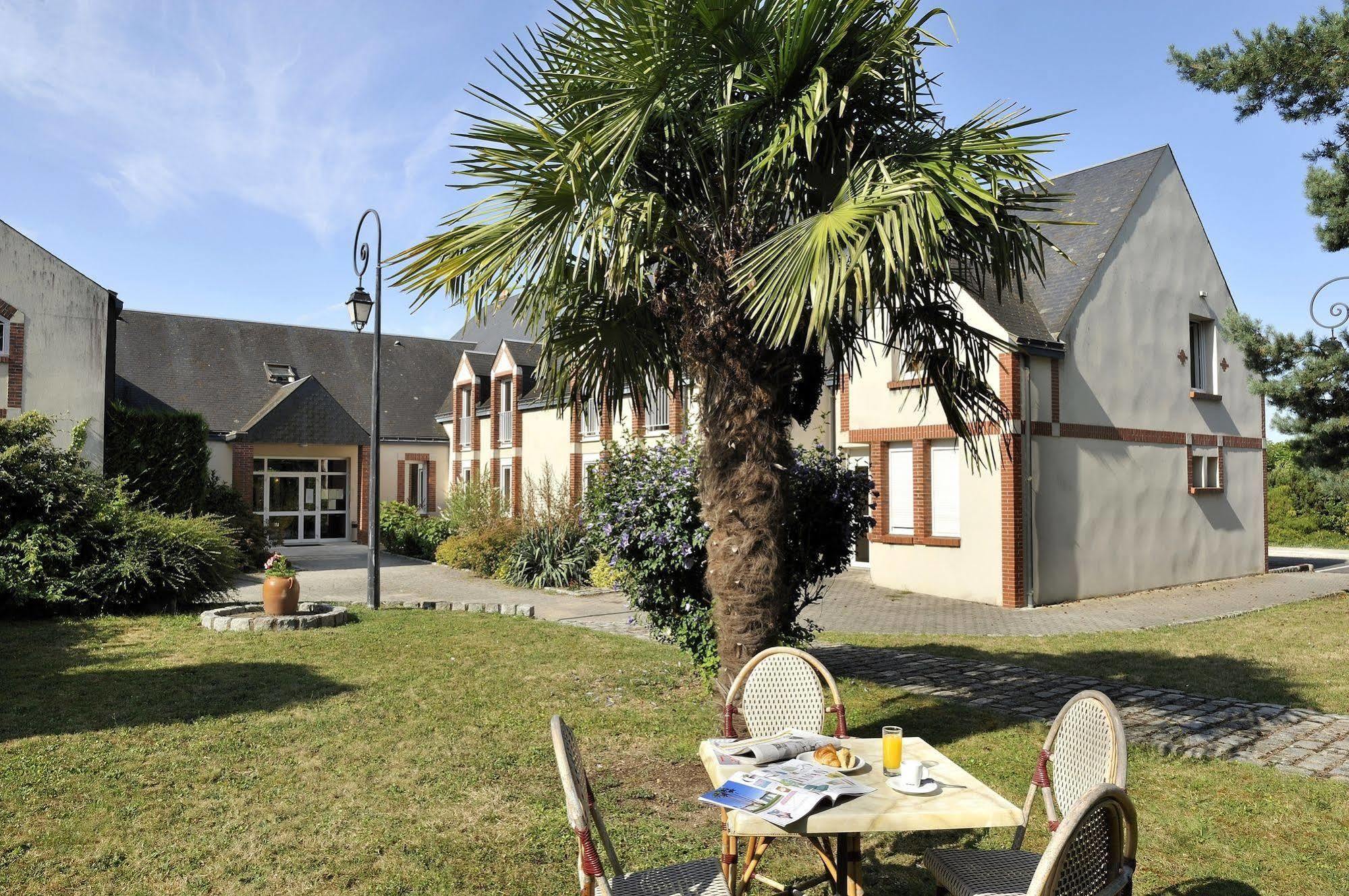 Logis Hotel Restaurant Du Labrador Saint-Benoît-sur-Loire Exterior foto